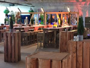 Holzplanken Stehkube gross 3